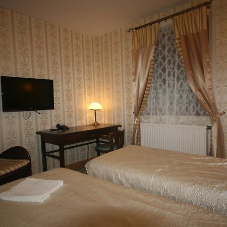 ホテル Dwor Ostoia Rymanów 部屋 写真