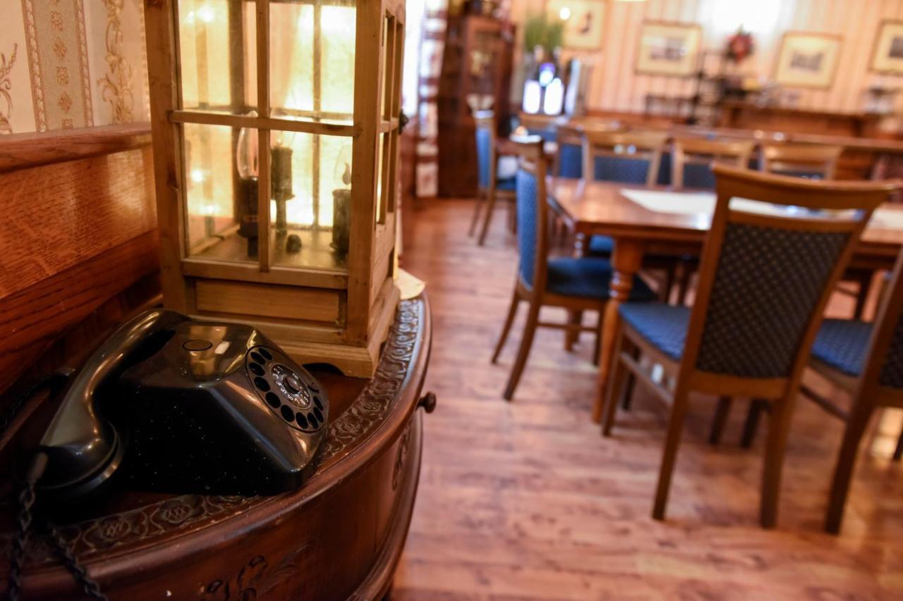 ホテル Dwor Ostoia Rymanów エクステリア 写真