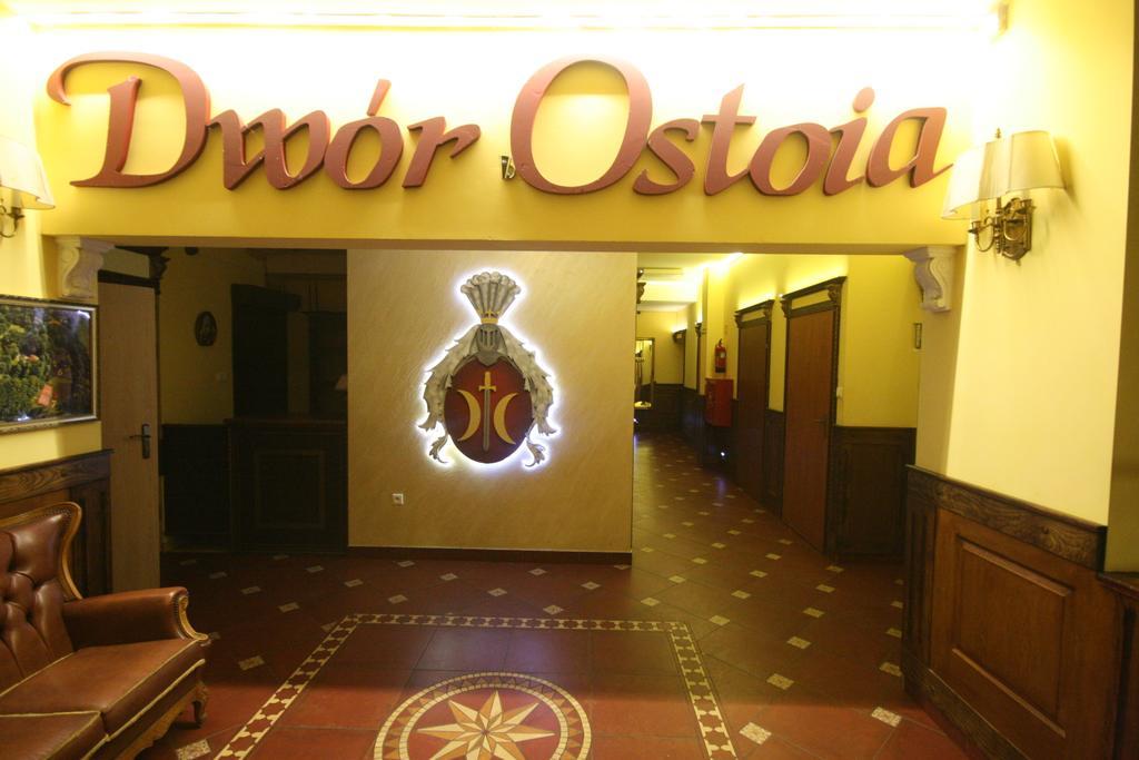 ホテル Dwor Ostoia Rymanów エクステリア 写真