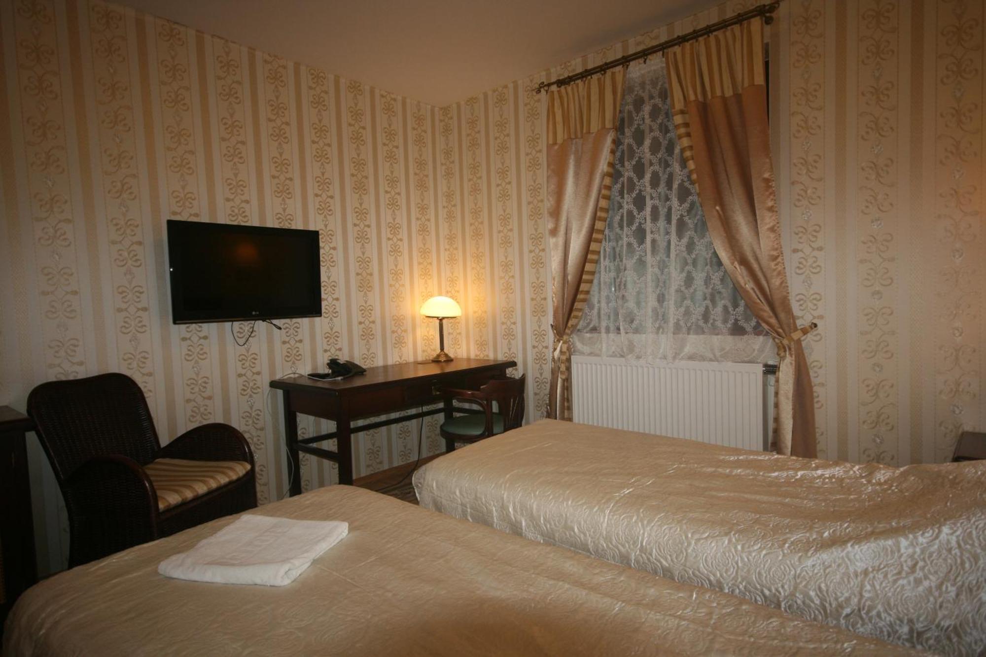 ホテル Dwor Ostoia Rymanów 部屋 写真