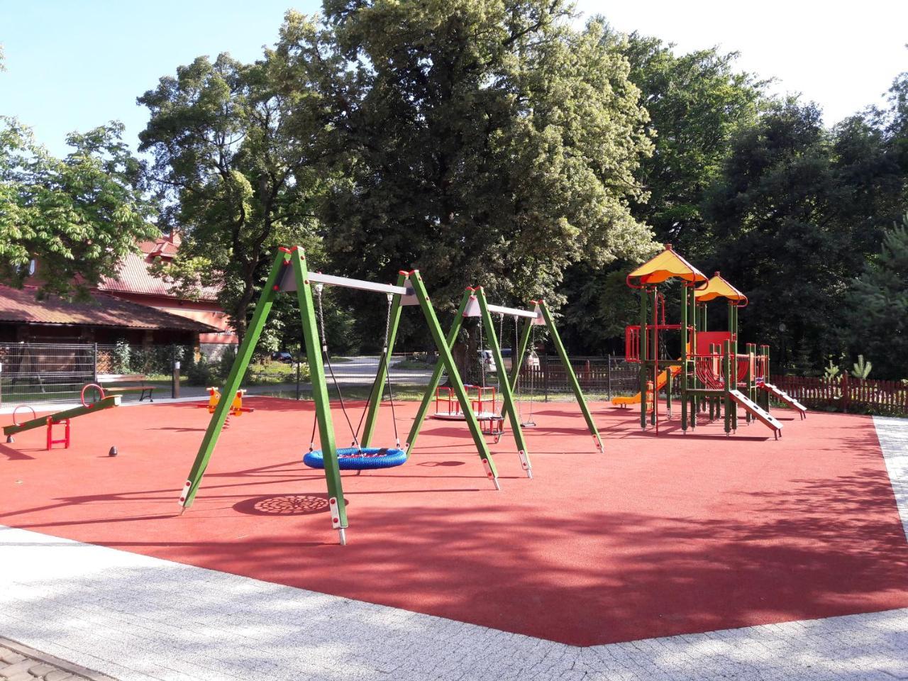 ホテル Dwor Ostoia Rymanów エクステリア 写真